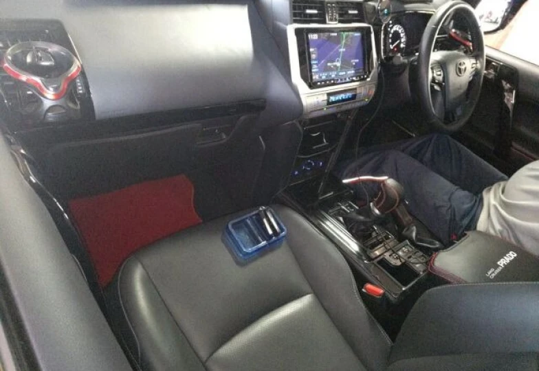 Toyota Land Cruiser Prado Black