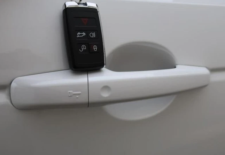 Land Rover Discovery Sport White