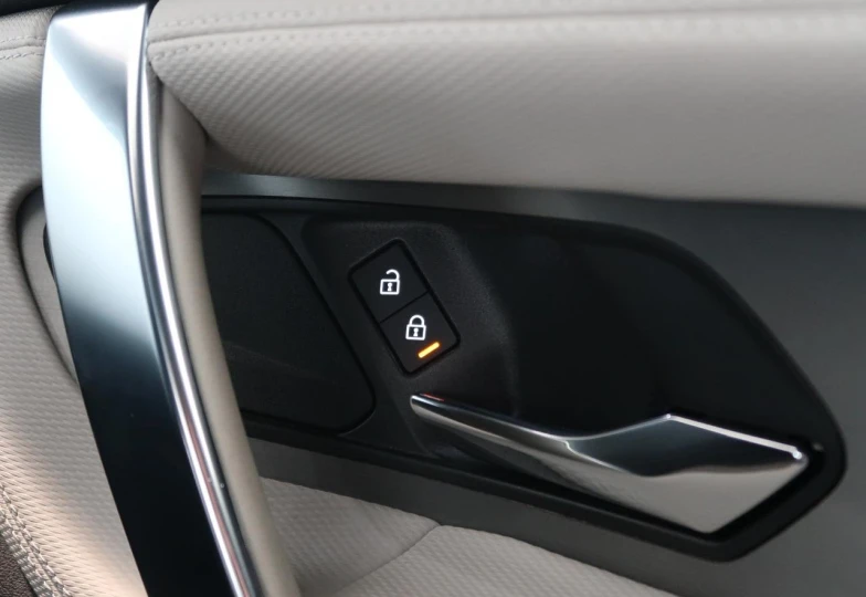 Land Rover Discovery Sport Белый