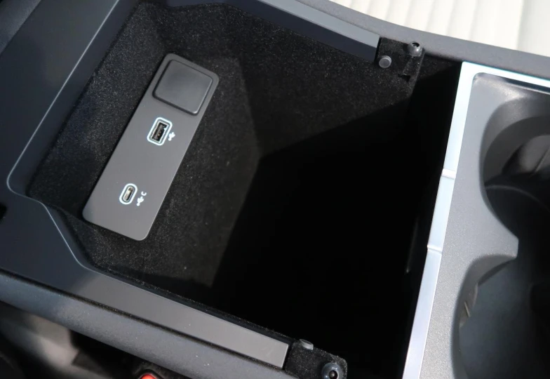 Land Rover Discovery Sport Белый