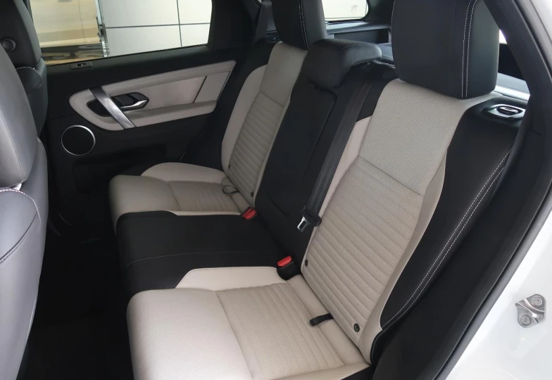 Land Rover Discovery Sport Белый