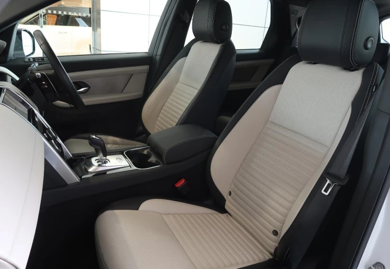 Land Rover Discovery Sport Белый