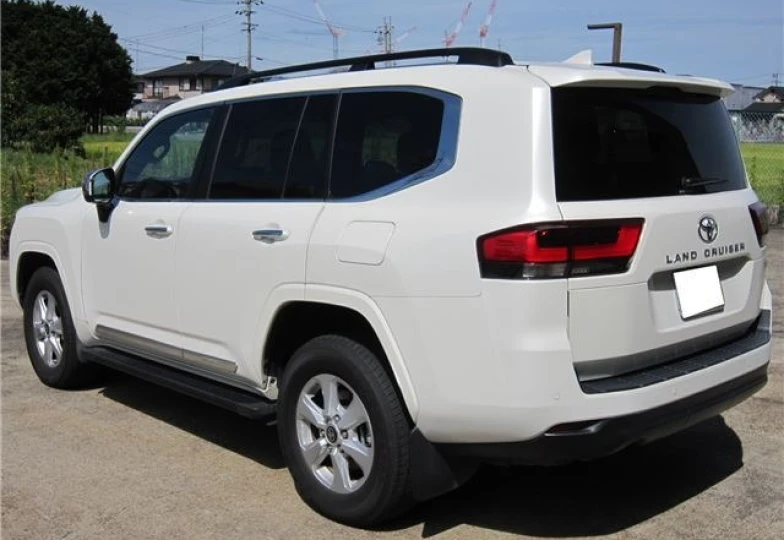 Toyota Land Cruiser 300 White
