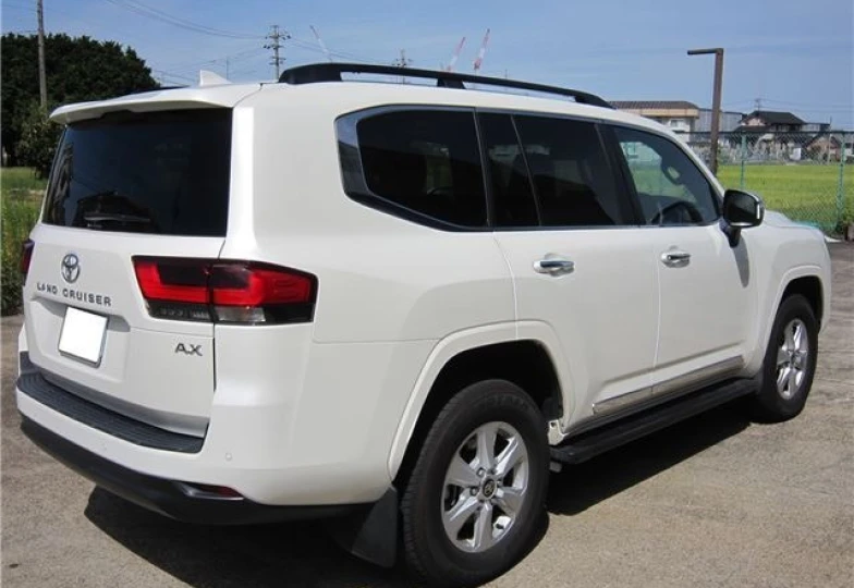 Toyota Land Cruiser 300 White