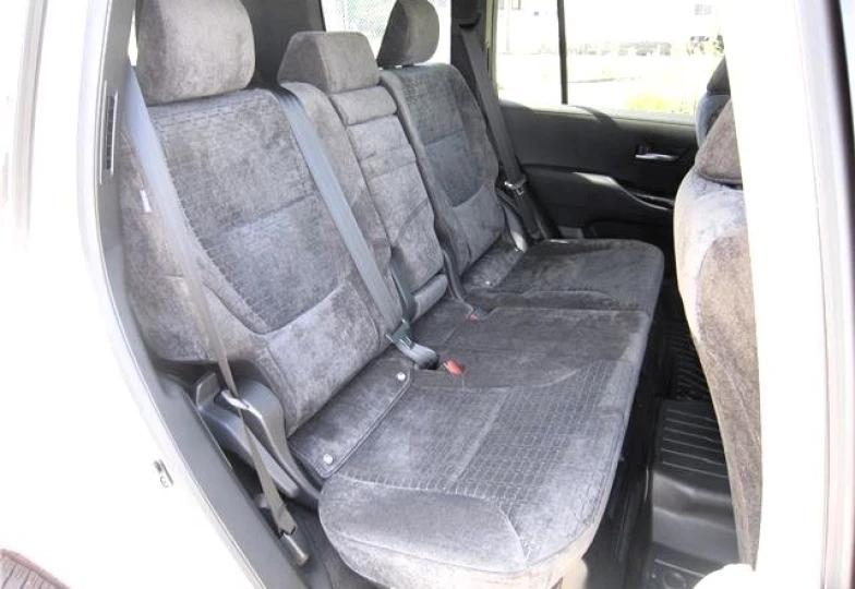 Toyota Land Cruiser 300 White
