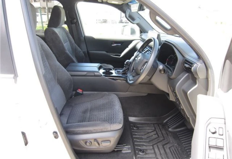 Toyota Land Cruiser 300 White