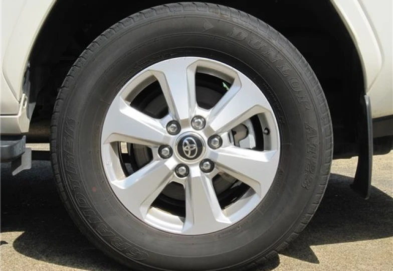 Toyota Land Cruiser 300 White