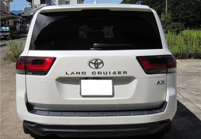 Toyota Land Cruiser 300 White