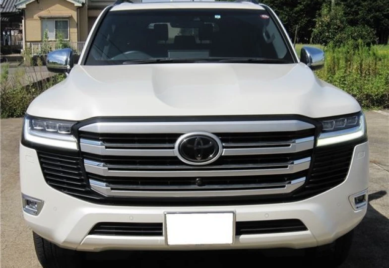 Toyota Land Cruiser 300 White