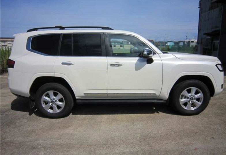 Toyota Land Cruiser 300 White