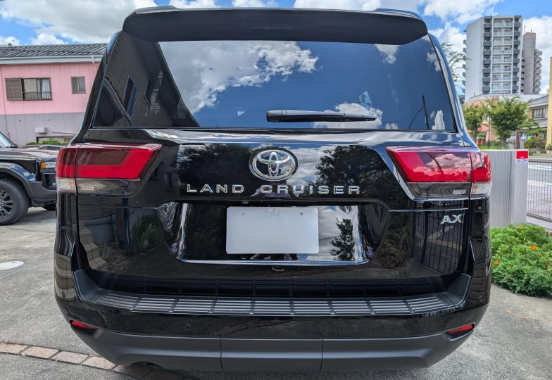 Toyota Land Cruiser 300 Black