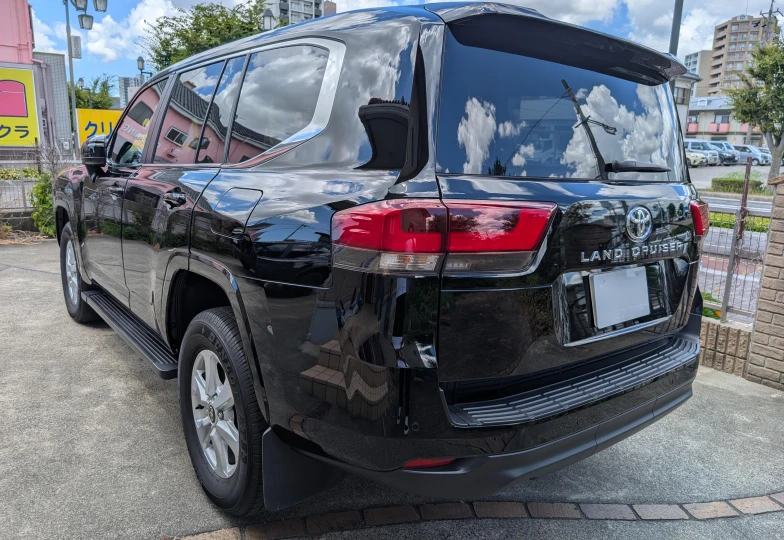 Toyota Land Cruiser 300 Black