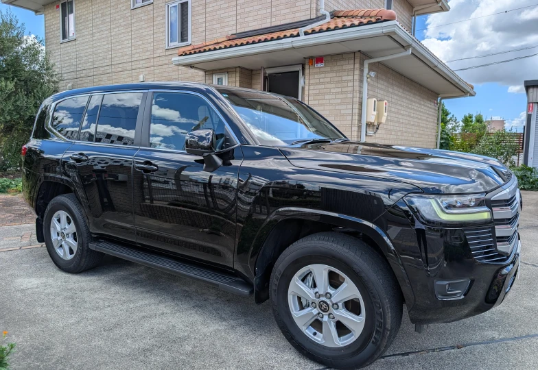 Toyota Land Cruiser 300 Black