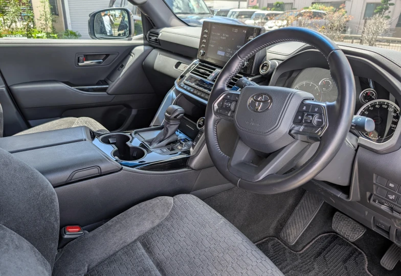Toyota Land Cruiser 300 Black