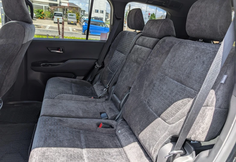 Toyota Land Cruiser 300 Black