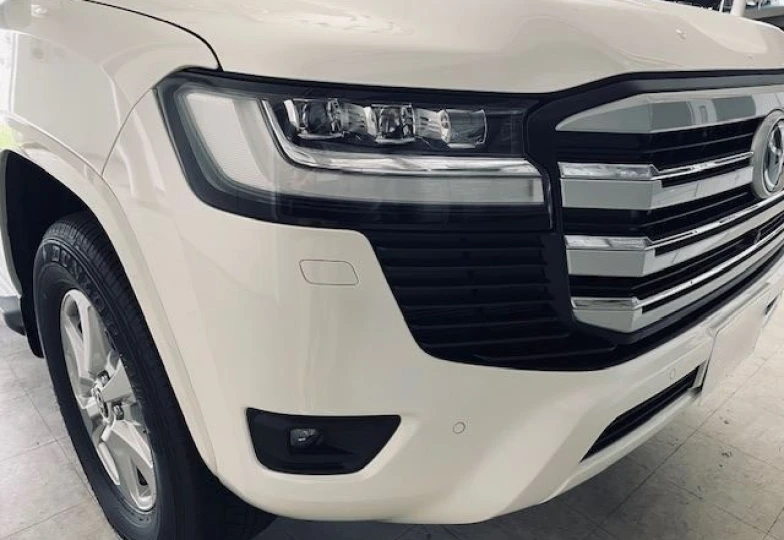 Toyota Land Cruiser 300 Белый