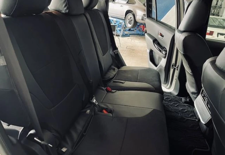Toyota Land Cruiser 300 Белый