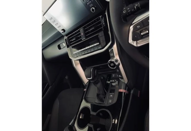 Toyota Land Cruiser 300 Белый