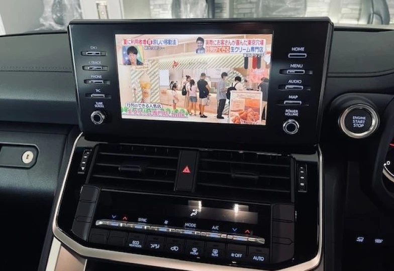 Toyota Land Cruiser 300 Белый