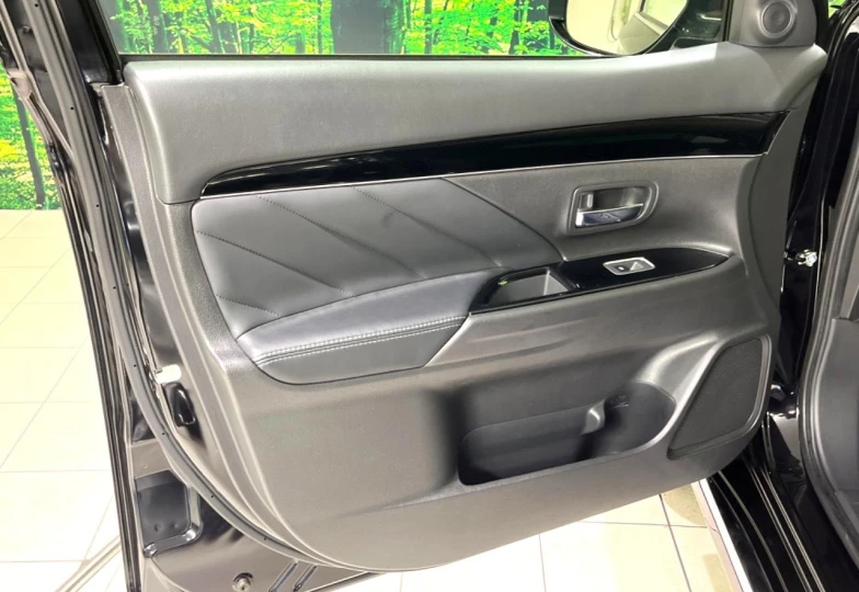 Mitsubishi Outlander Black