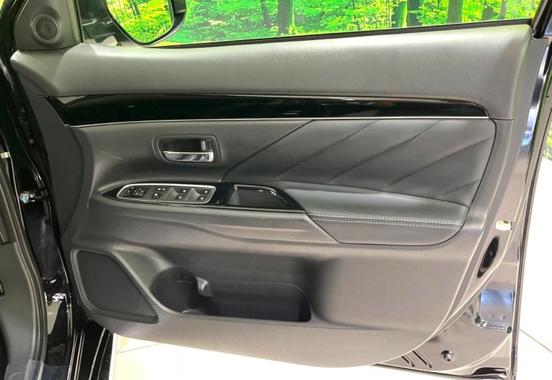Mitsubishi Outlander Black