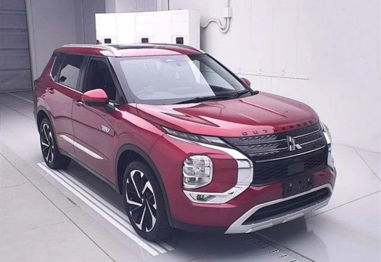 Mitsubishi Outlander Red