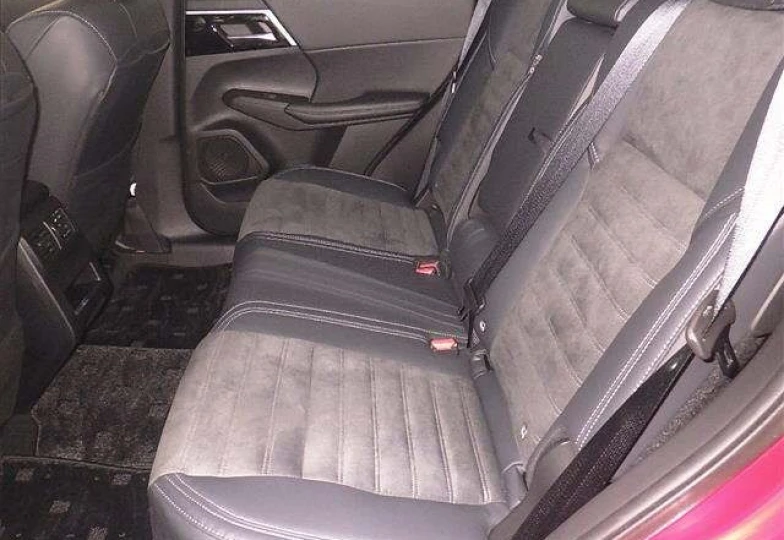 Mitsubishi Outlander Red
