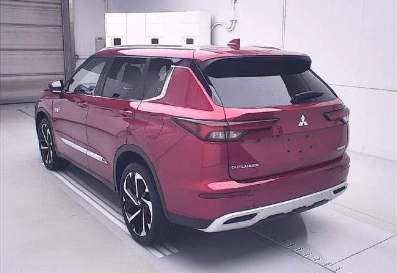 Mitsubishi Outlander Red