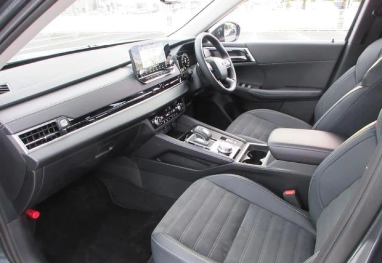 Mitsubishi Outlander Black