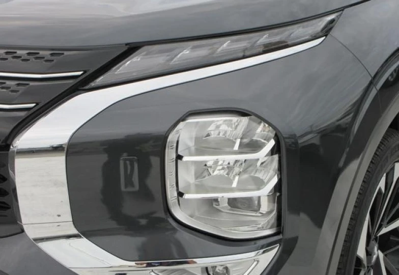 Mitsubishi Outlander Black