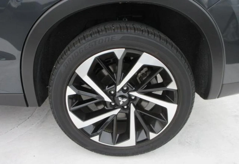 Mitsubishi Outlander Black