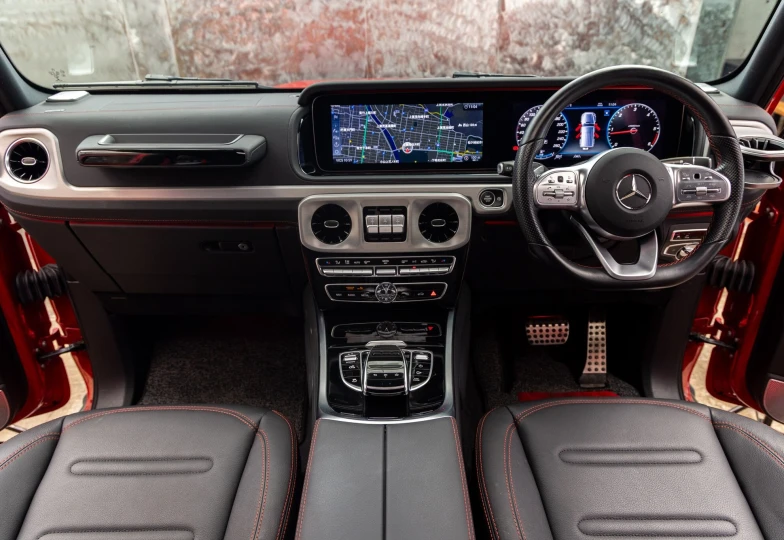 Mercedes G-class Red