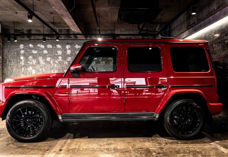 Mercedes G-class Red