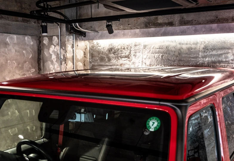 Mercedes G-class Red
