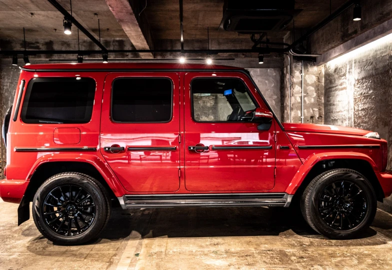 Mercedes G-class Red