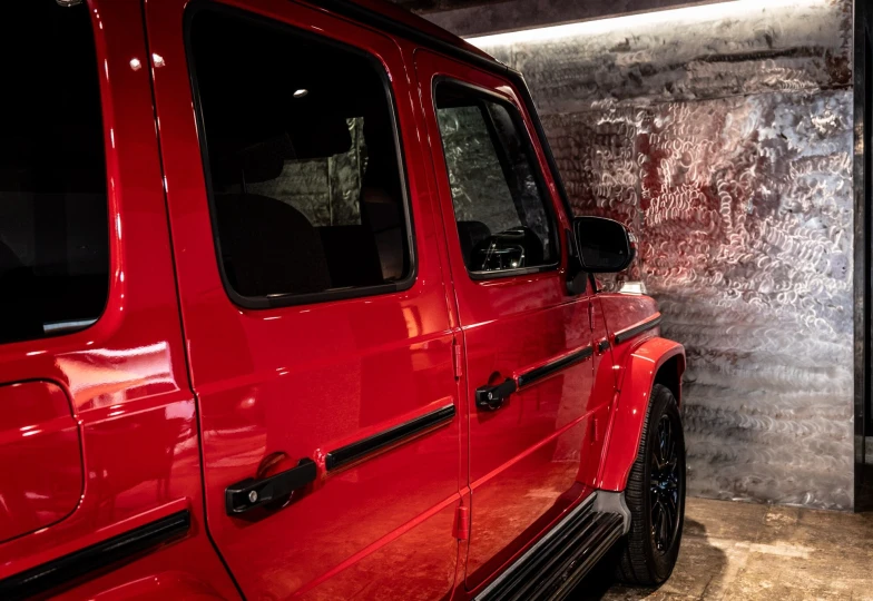 Mercedes G-class Red