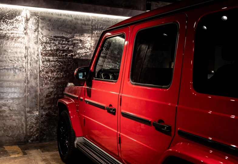 Mercedes G-class Red