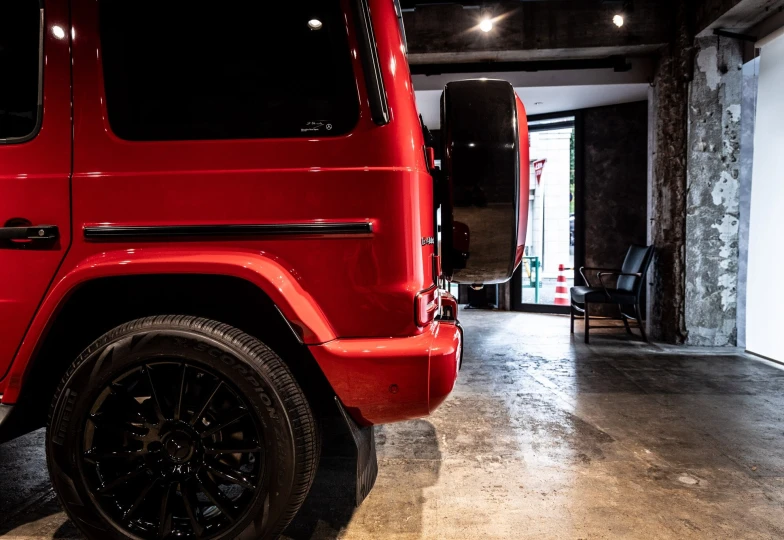 Mercedes G-class Red