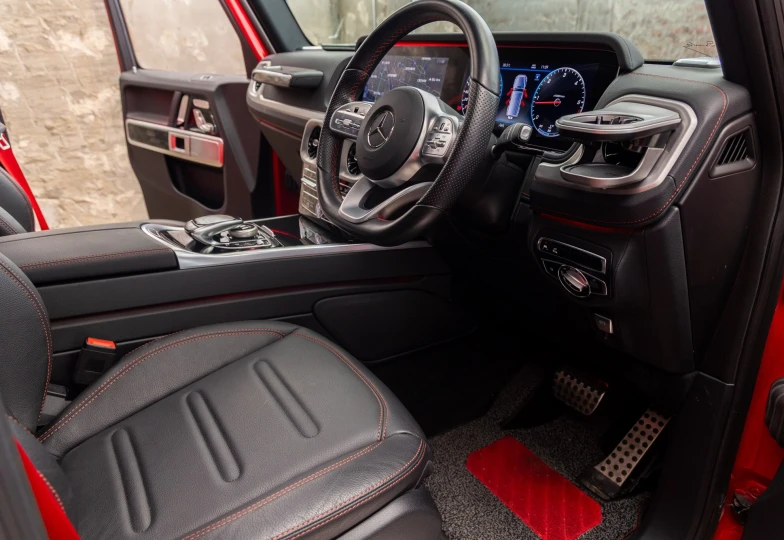 Mercedes G-class Red
