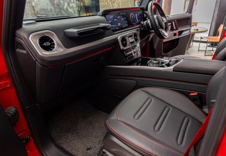 Mercedes G-class Red