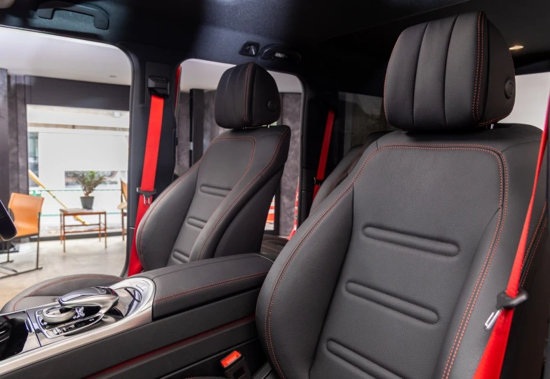 Mercedes G-class Red