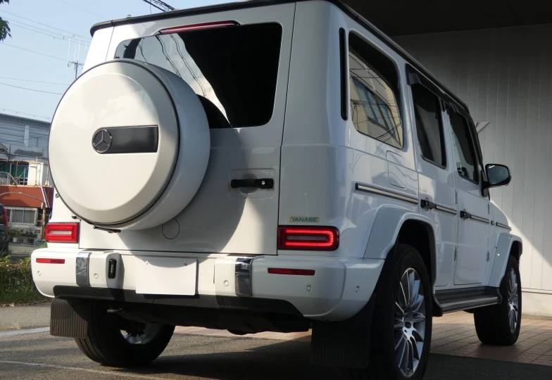Mercedes G-class White