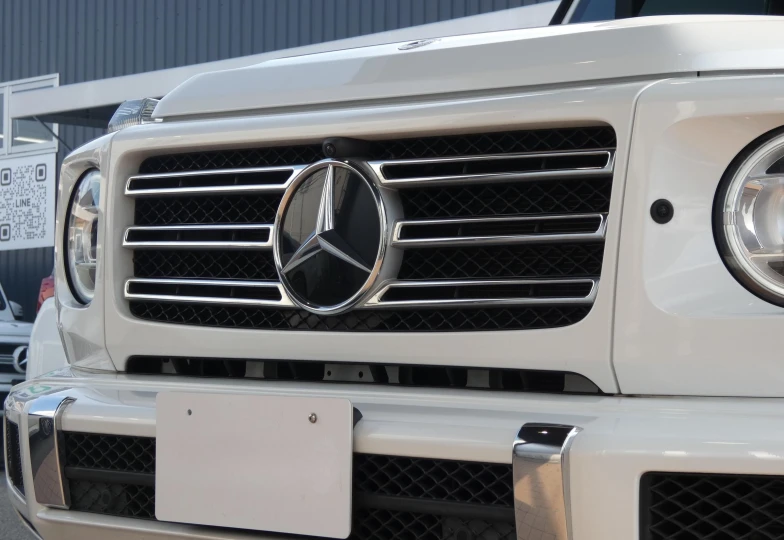 Mercedes G-class White