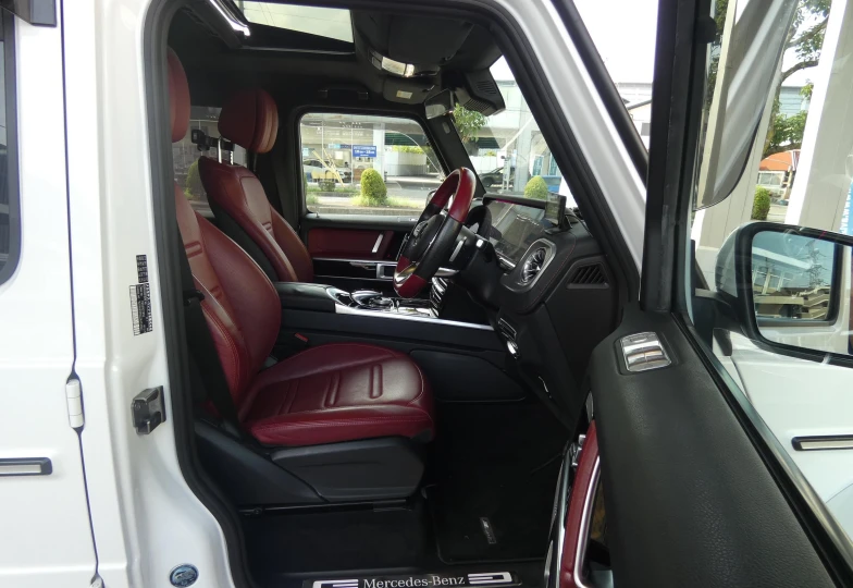 Mercedes G-class White