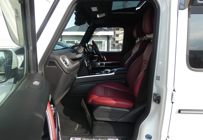Mercedes G-class White