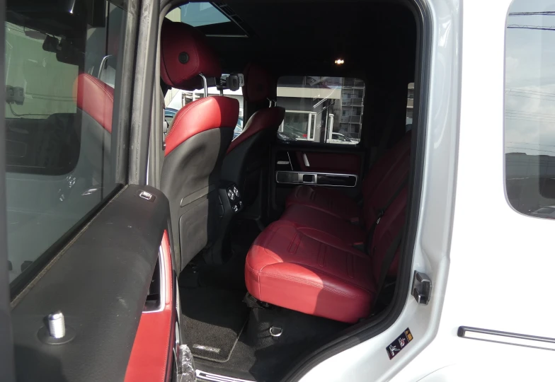 Mercedes G-class White
