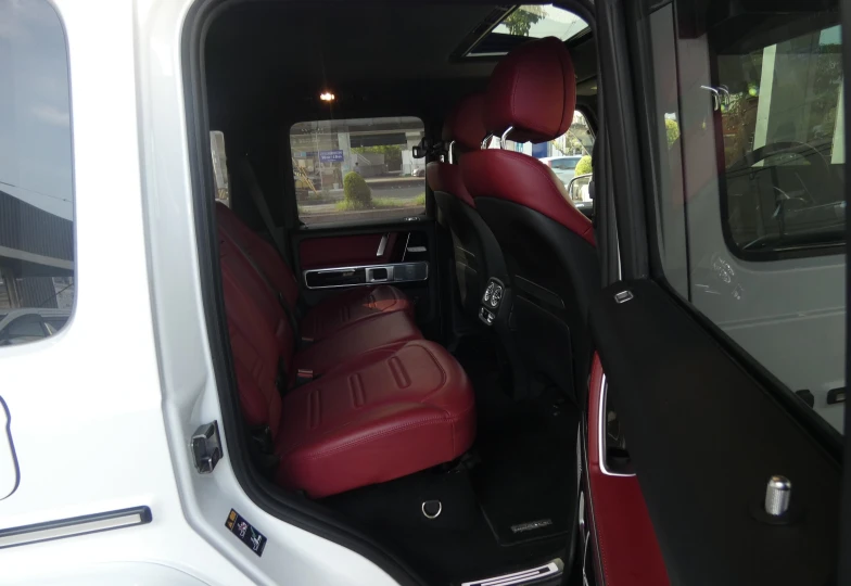 Mercedes G-class White