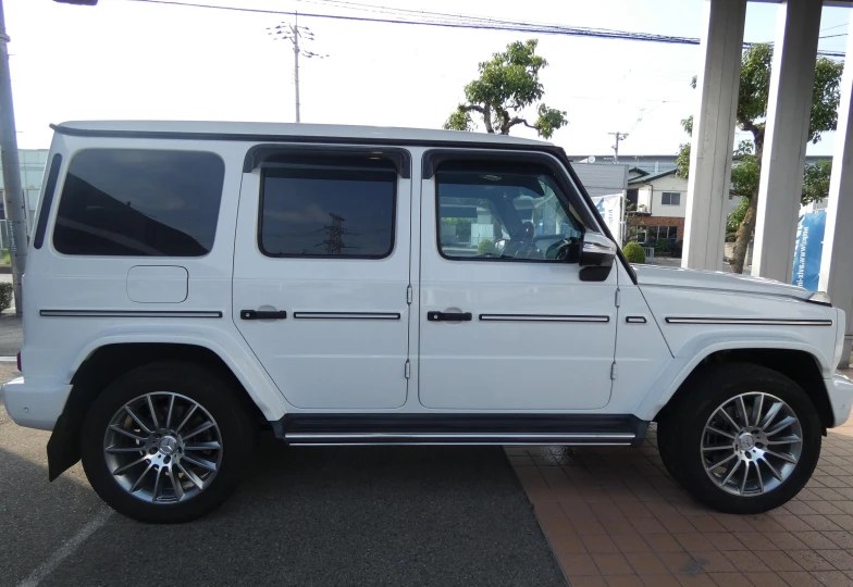 Mercedes G-class White