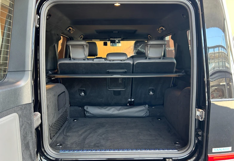 Mercedes G-class Black