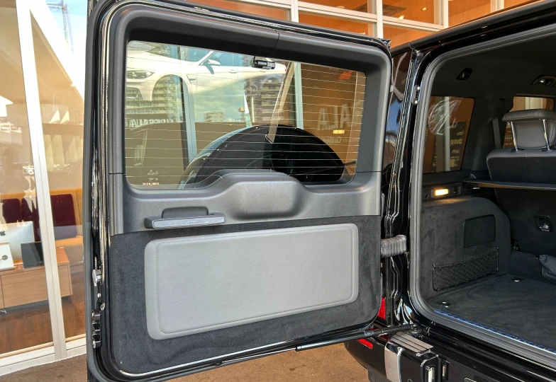 Mercedes G-class Black